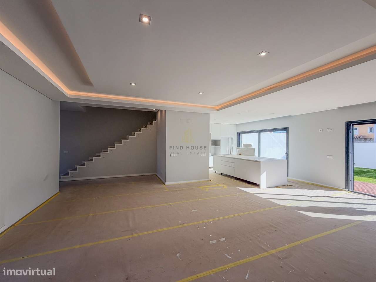 Vende-se Moradia T4 com jardim em Albarraque-10