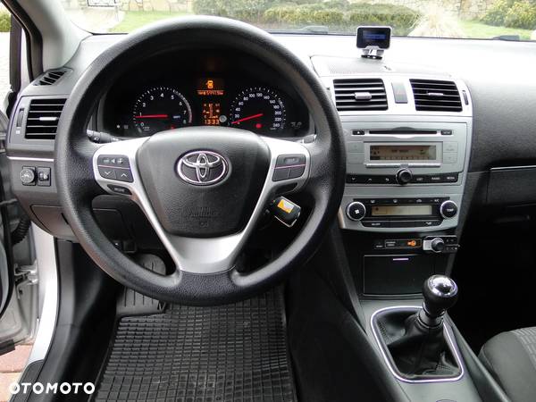 Toyota Avensis 1.8 Premium - 18