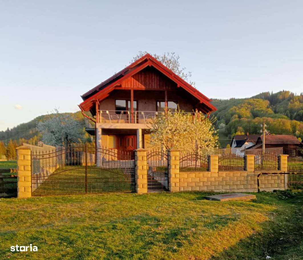 Vindem proprietate in orasul Frasin, Bucsoaia - Bucovina-0