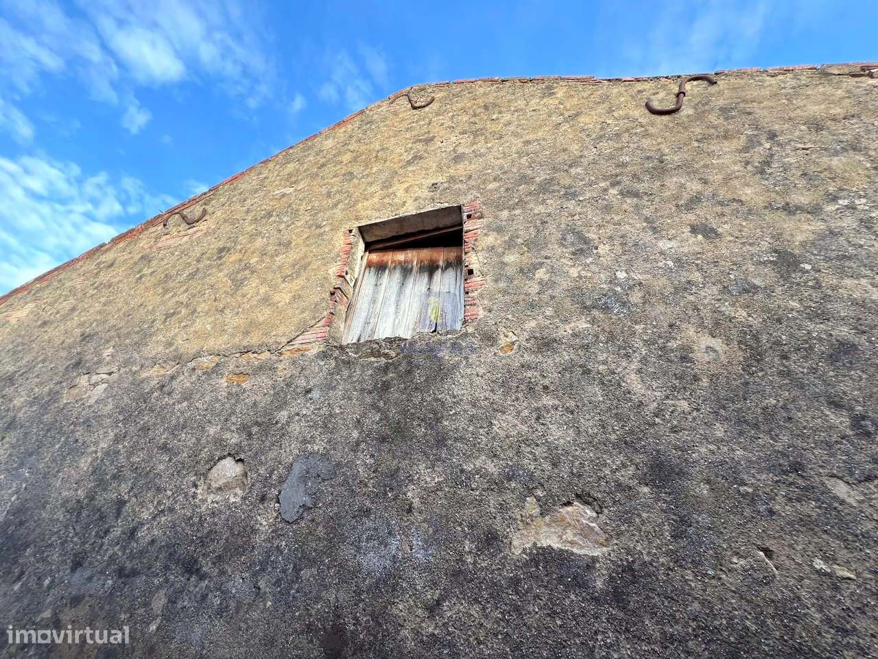 Baixa de Preço !!!! Villa para Recuperação na Labrujeira - Ventosa - A-44