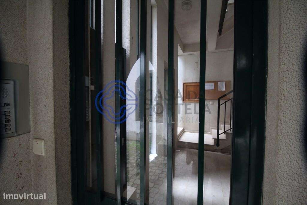 Apartamento T2, num 3º andar, em prédio com elevador, no centro de Mac - Grande imagem: 5/17