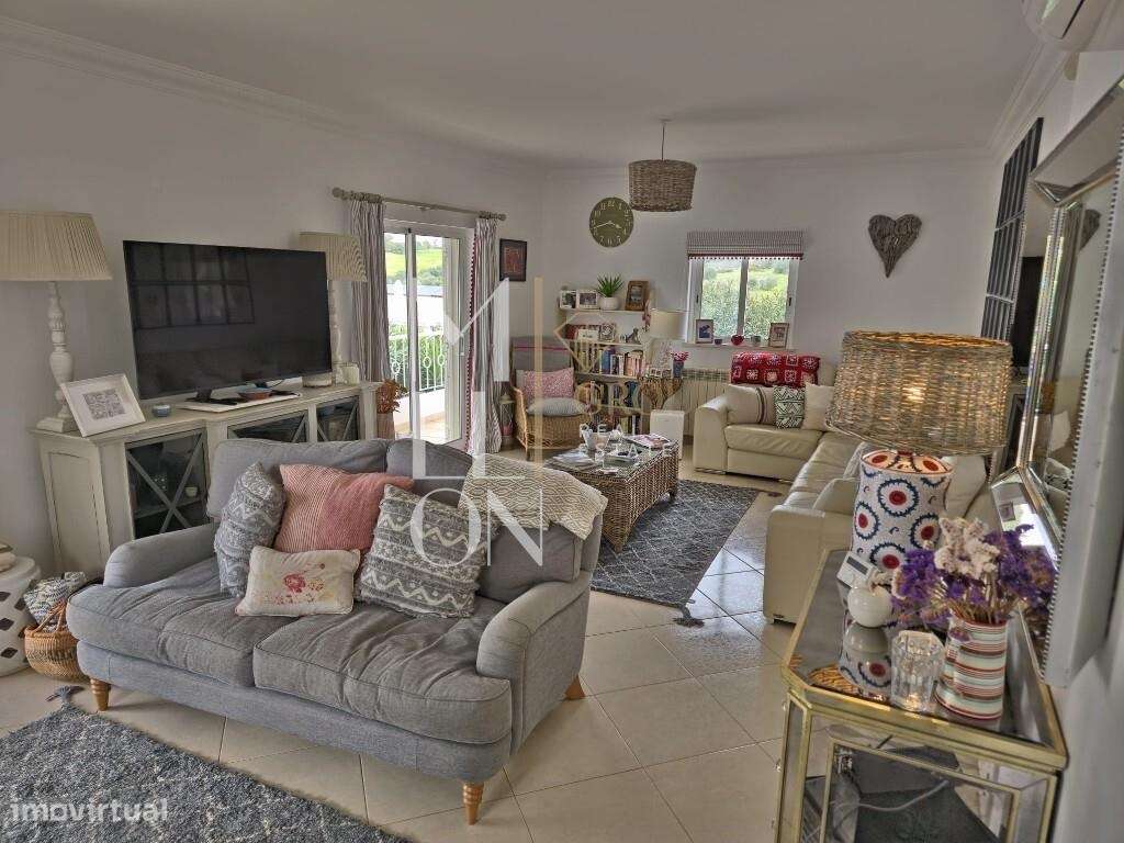 Moradia T3 360m2 | Lote 609m2 com Piscina Privada, Jardim e Garagem – - Grande imagem: 3/27