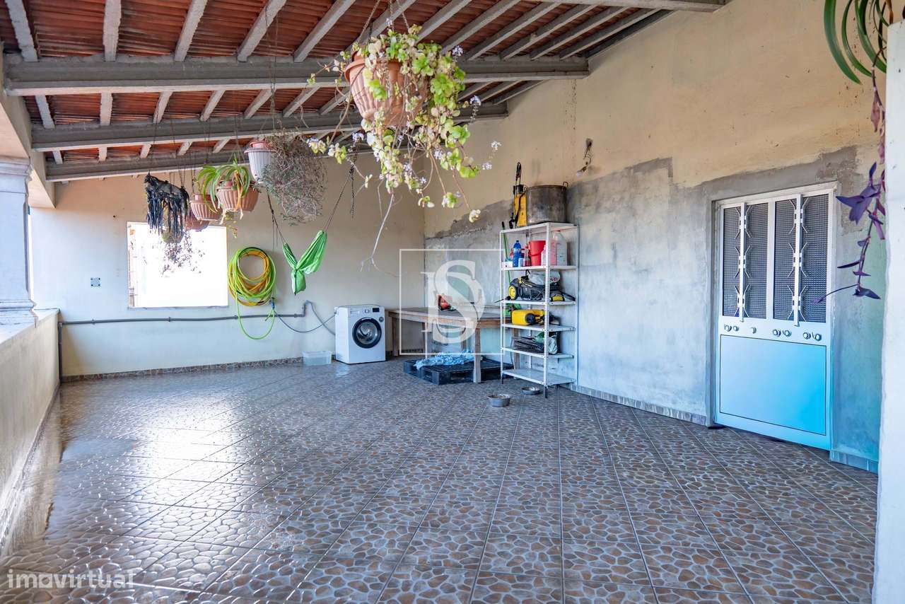 Moradia Renovada com Terraço e Vista Campo em Lamarosa-21