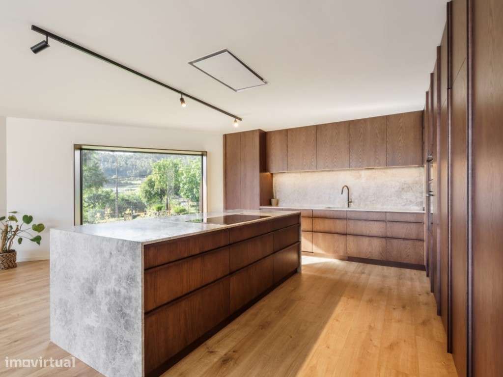 Moradia Térrea com Piscina Infinita e Vista Panorâmica sobre o Vale-36