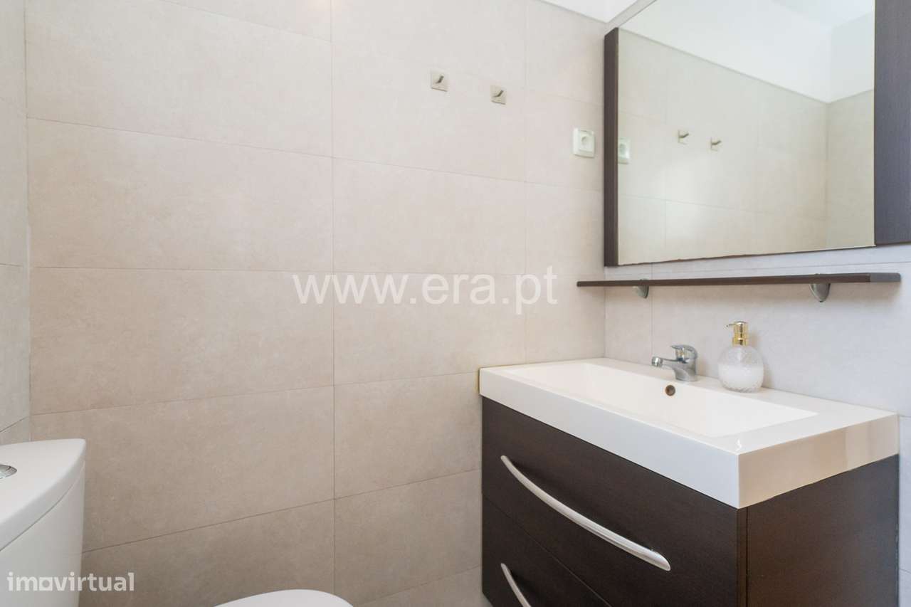 Apartamento T2 com 77 m perto do Metro-28