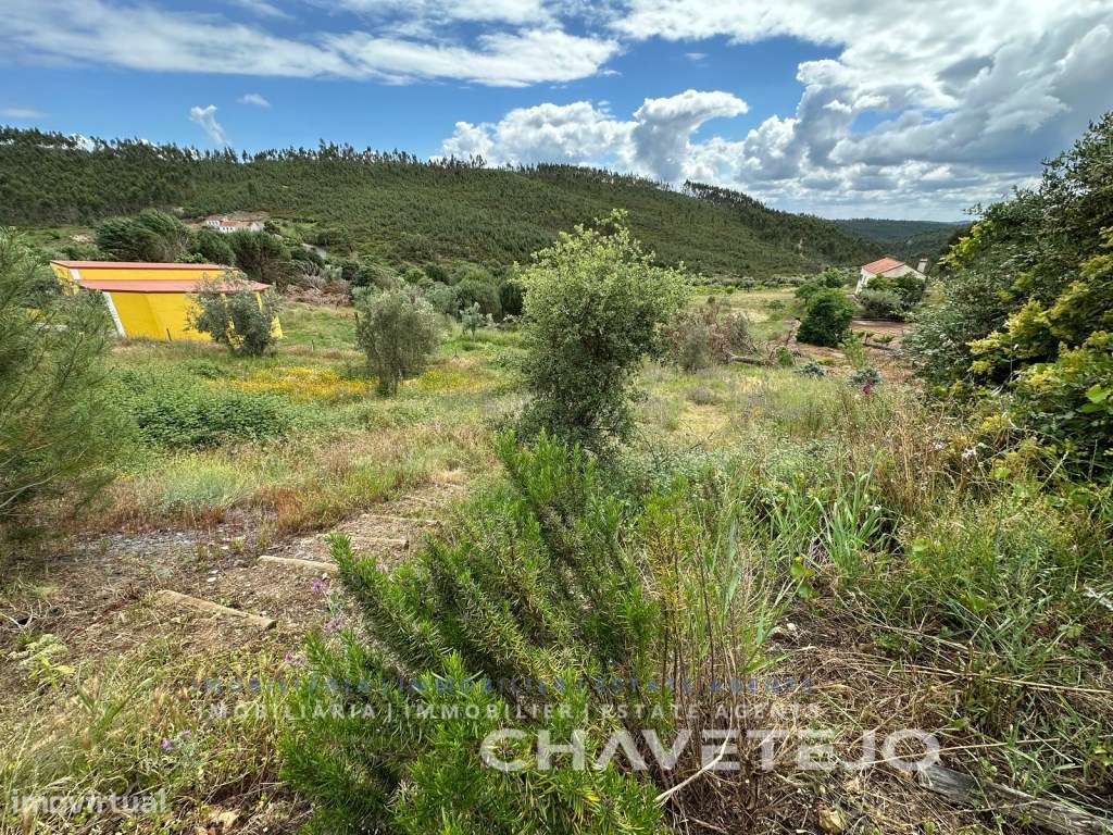 Quintinha com duas casas de campo e uma arrecadação a cerca de 4 km...-30