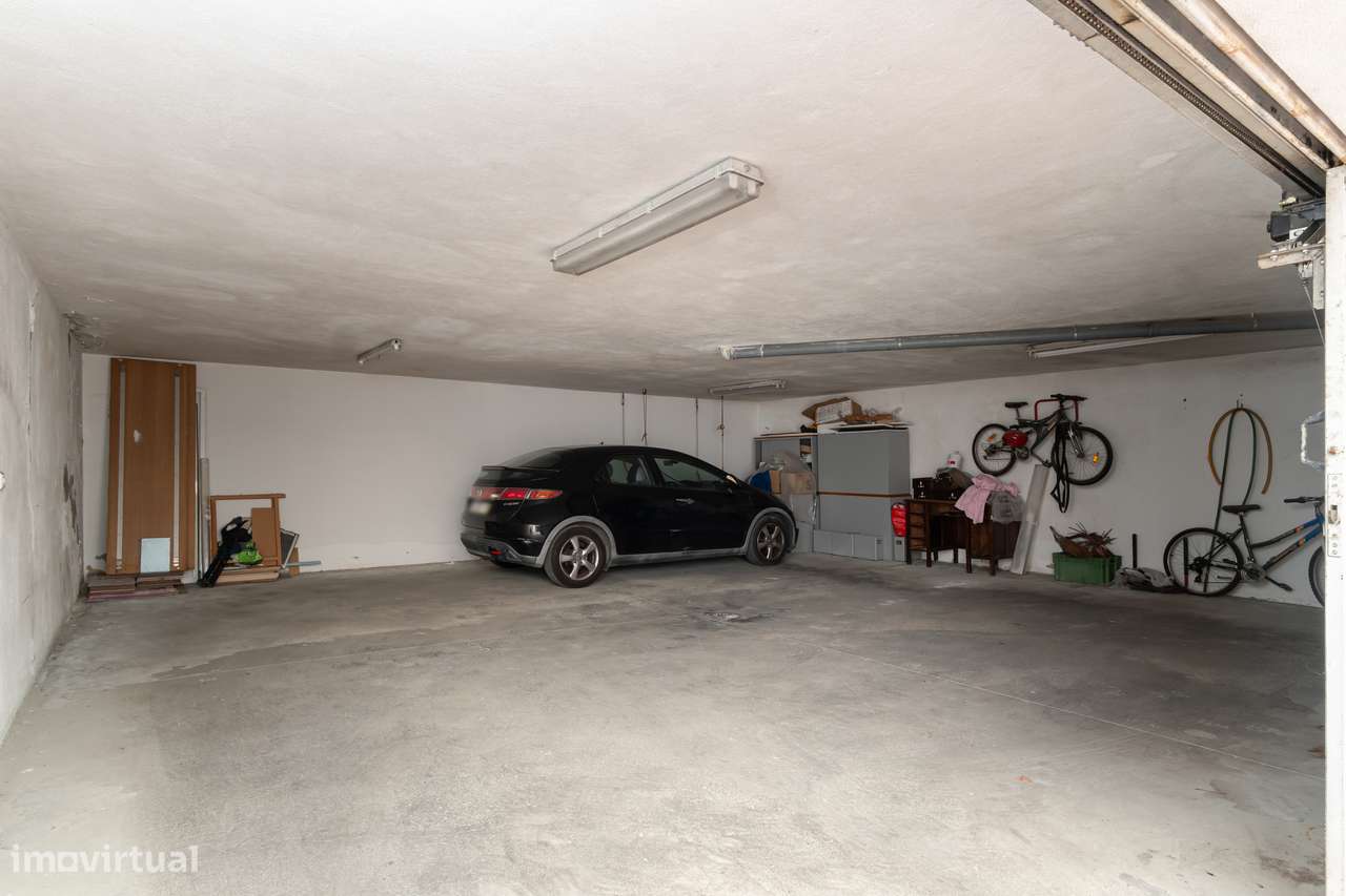 Moradia com 5 assoalhadas e garagem-27