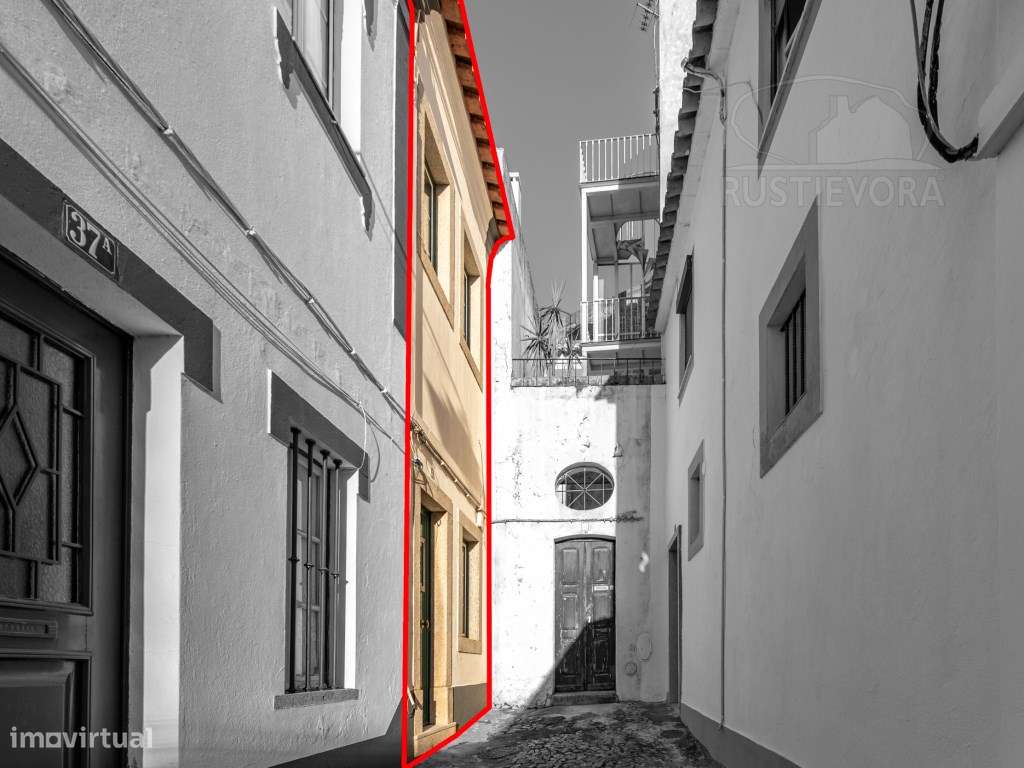 Moradia Unifamiliar de Rés-do-chão e 1º andar T2 + 2 com quintal - Grande imagem: 2/29