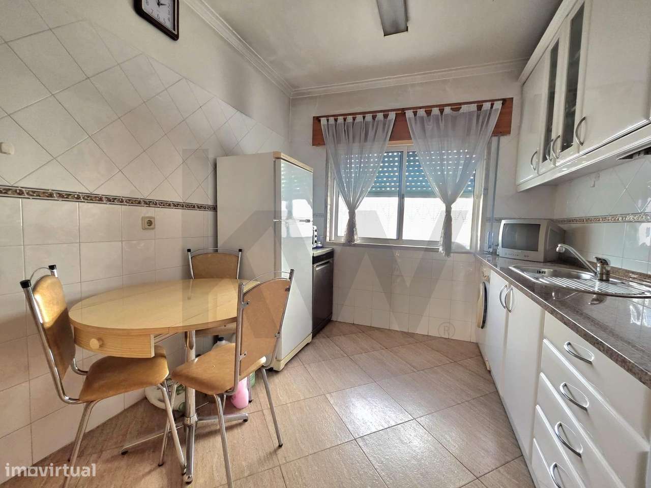 Apartamento T2 com Terraço de 50 m2 e Box Fechada – O Seu Novo Refúgio-7