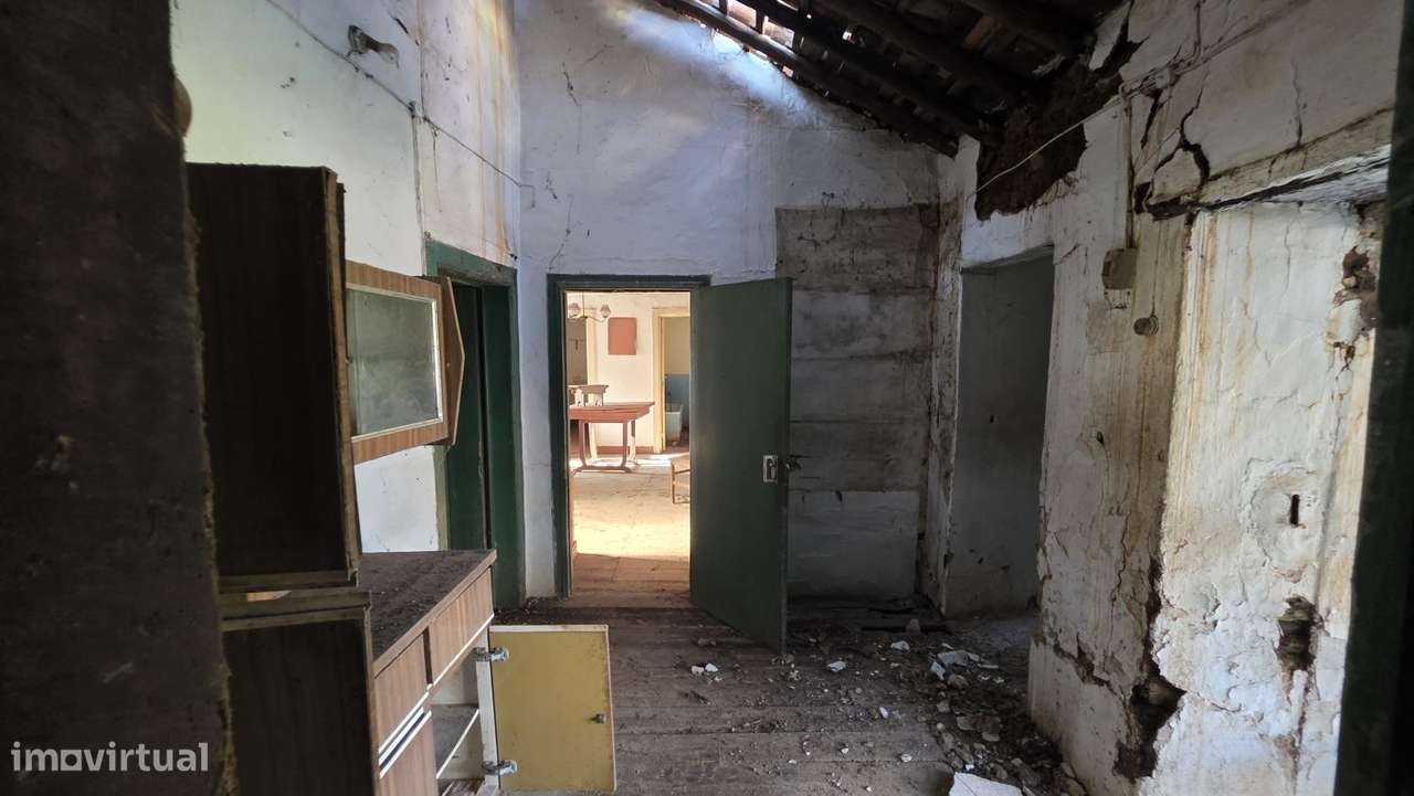 Moradia para restaurar, com terreno, perto de Ferreira do Zêzere-32