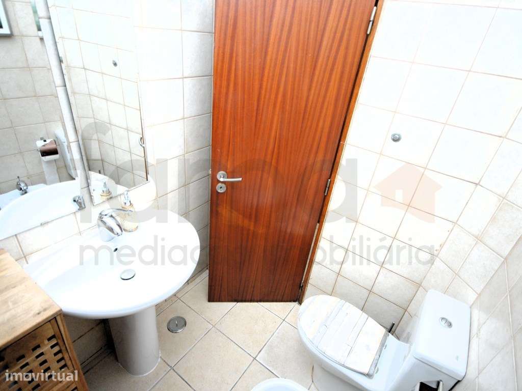 **Oportunidade Única: Moradia T6 à Venda!**-26