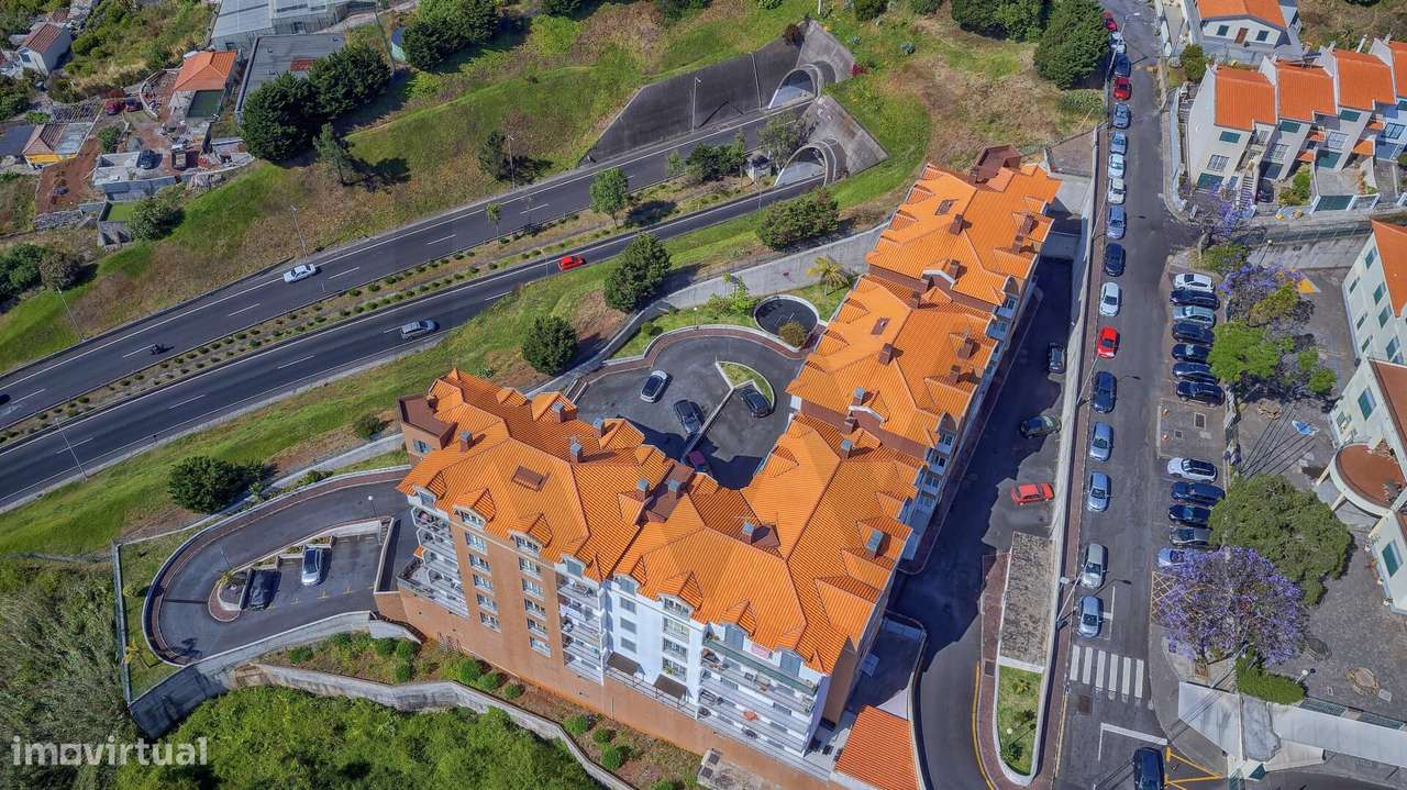Vista Mar Soberba: Apartamento T2 no Último Andar – Caniço, Madeira-23