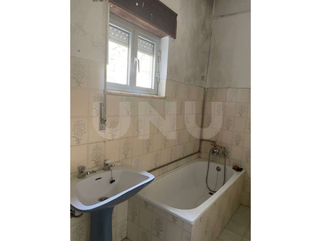 Moradia Espaçosa com Terreno e Potencial de Investimento - Atalaia,...-8