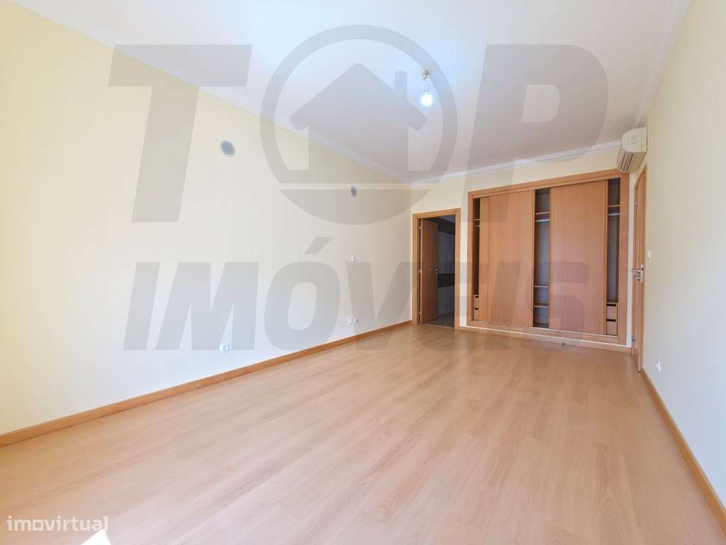 Apartamento T3 com Parqueamento - Urb. das Oliveirinhas - Samora Co...-15