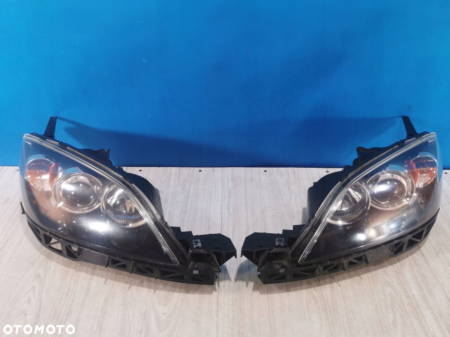 Mazda 3 BK hatchback lampa reflektor przód prawa lewa Xenon Anglik - 1