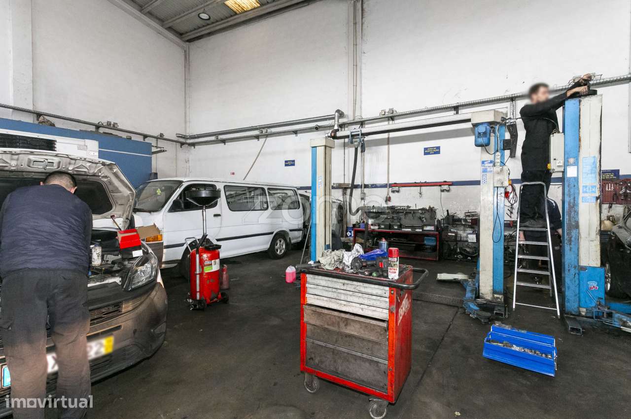 Oficina Automóvel Equipada e armazém para venda em Baguim do Monte-7