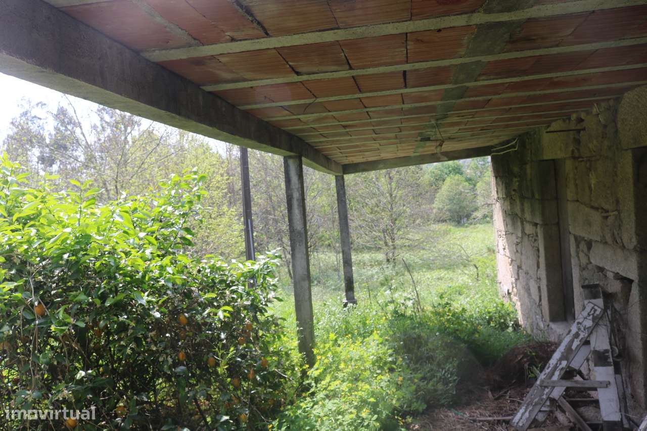 Moradia isolada com jardim e terraço em Amares-11