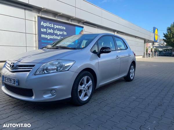 Toyota Auris 2.0 D-4D Edition - 2