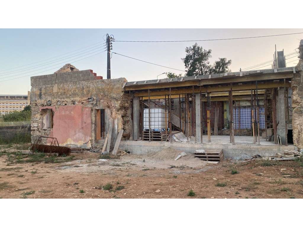 Moradia T2 Duplex com terreno, Belas-11