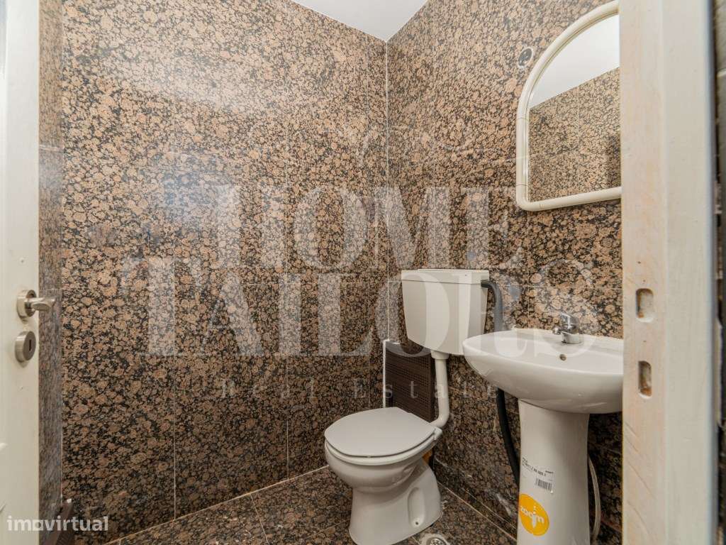 Loja na Barão Sabrosa, em Lisboa-5