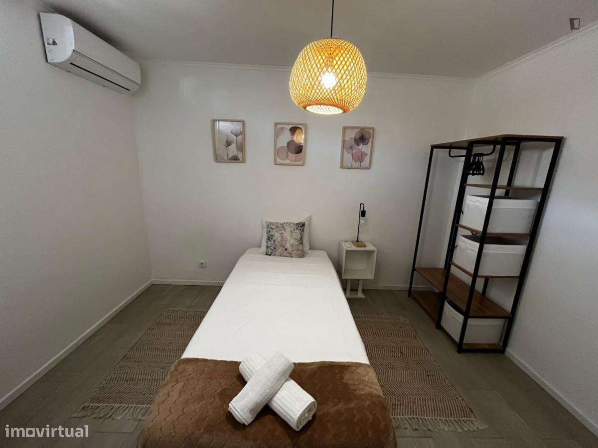 Quarto - localizado em Custóias Porto - Grande imagem: 5/10