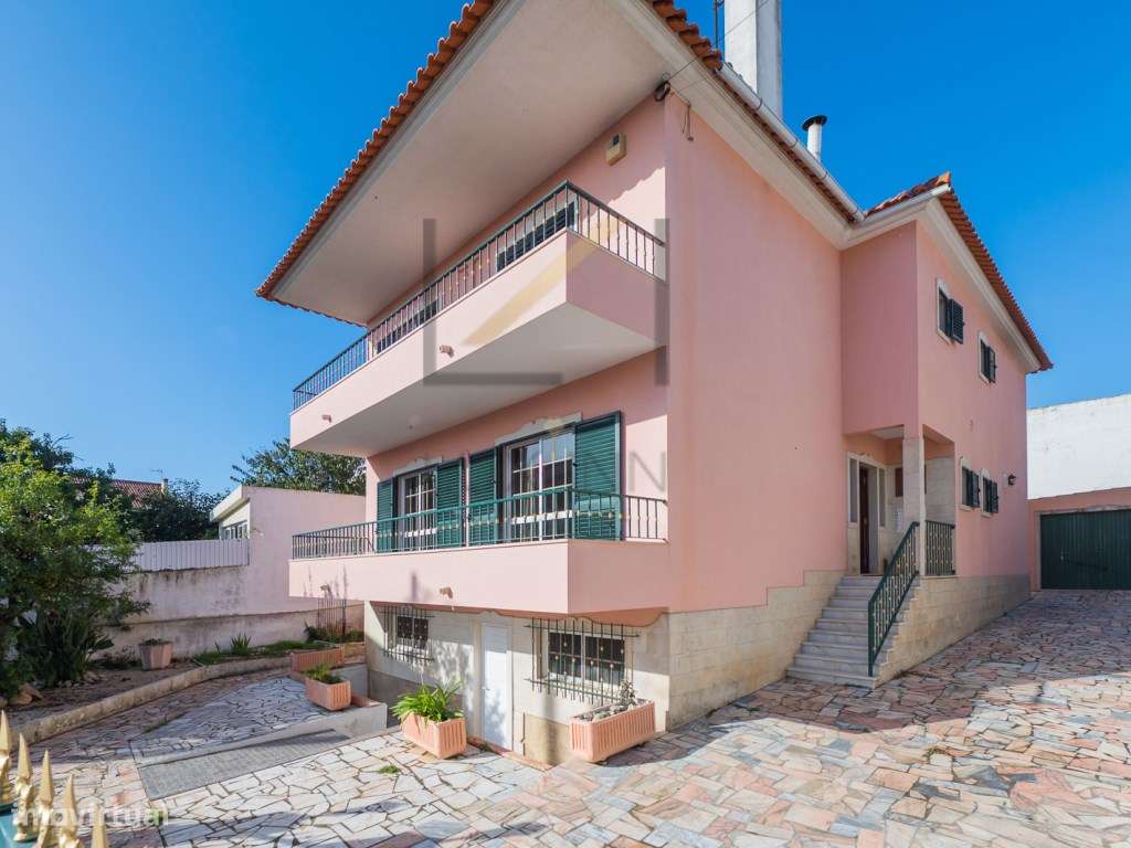 Moradia T4 + 1 com excelente localização e grande potencial - Grande imagem: 5/60