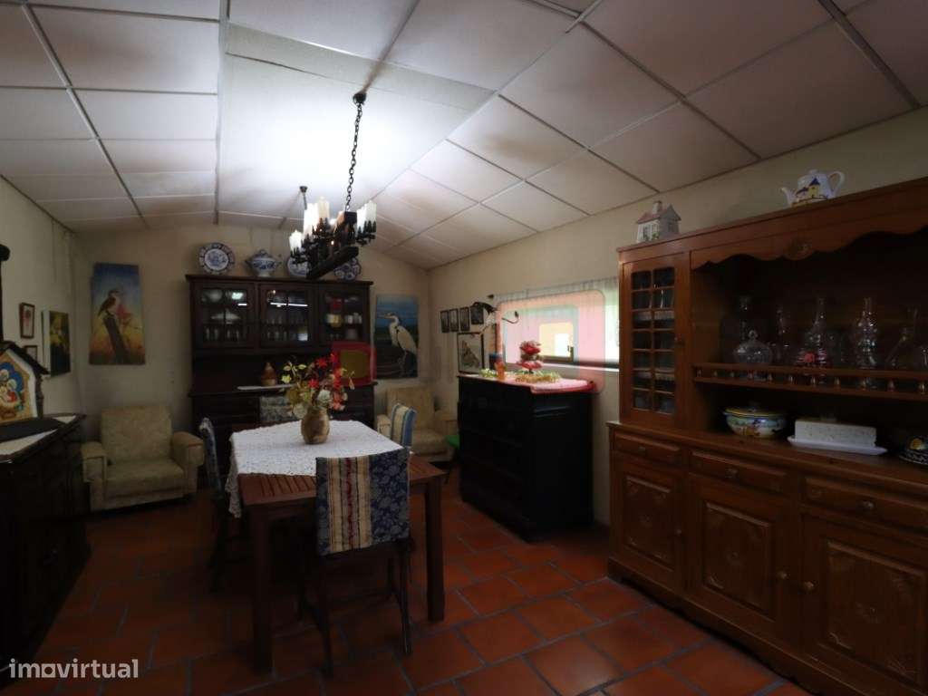 TERRENO COM CASAS - SARILHOS GRANDES-17