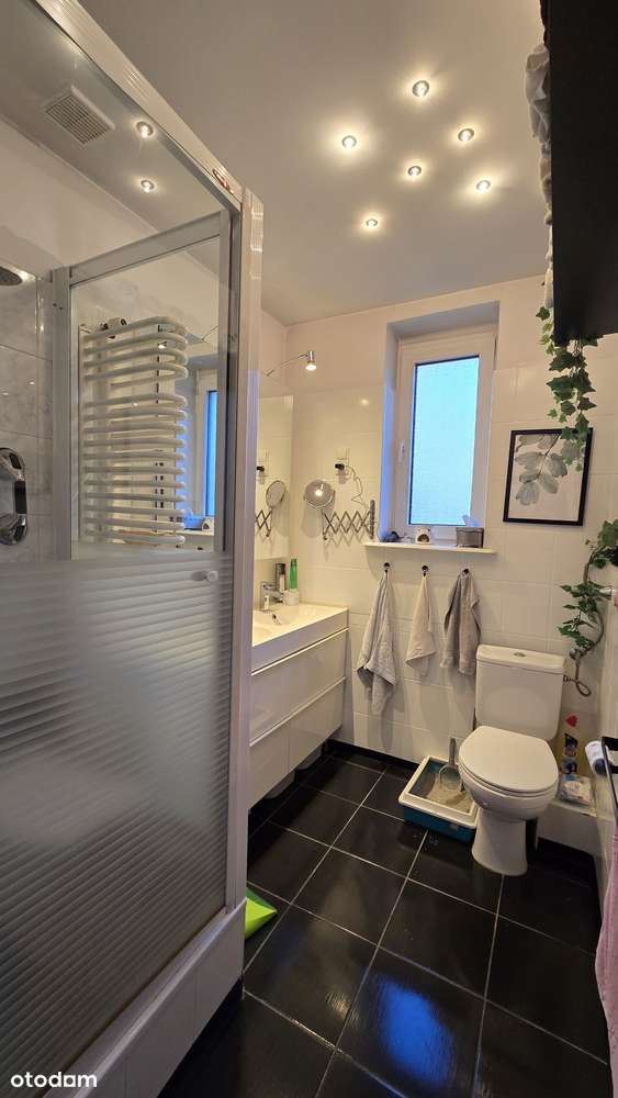 Przestronny dom, dwa odrębne lokale, ładna i duża działka!-13