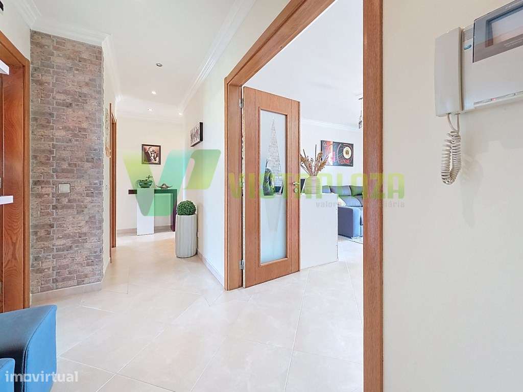 T3 Exclusivo com 3 Varandas, Garagem e Conforto Total em Portimão - Grande imagem: 5/26