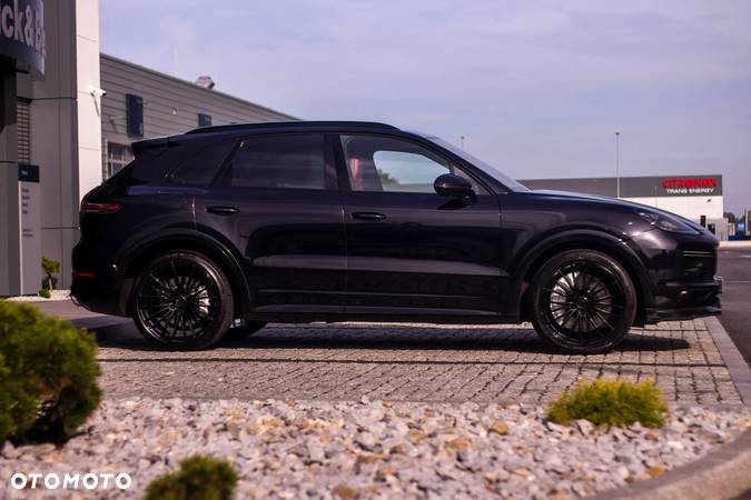 Porsche Cayenne Turbo - 8