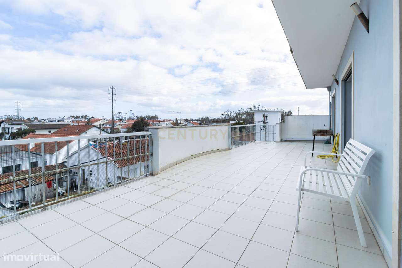 Apartamento T2 com Terraço e Garagem Fechada - Grande imagem: 3/36