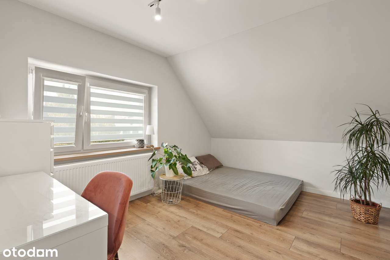 Duży dom wolnostojący 4 sypialnie + salon, garaż, piwnica, Maślice-14