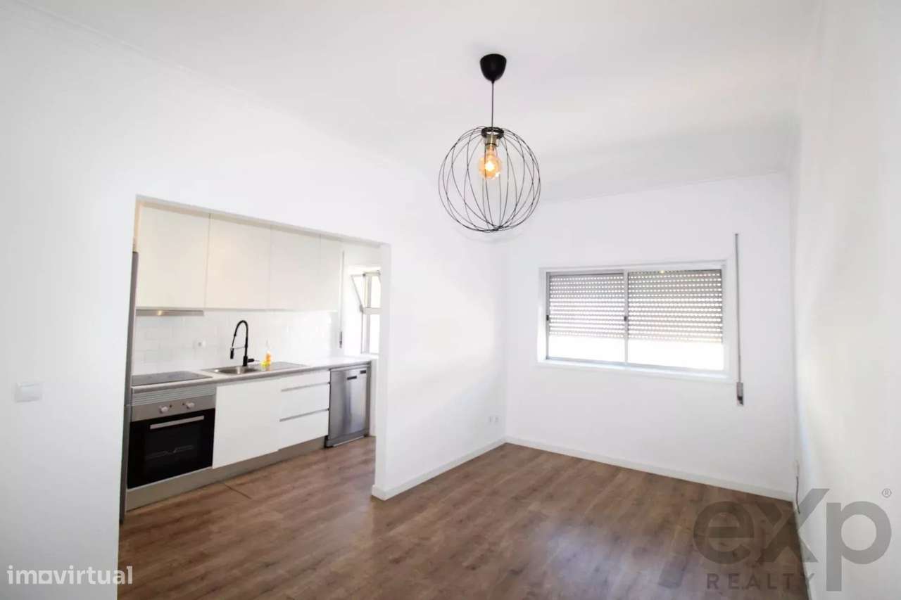 BAIXA DE PREÇO - Excelente T2 Renovado no Candal-2