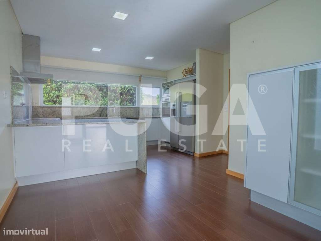 Moradia T3 Transformada em T4 com 4 Suites e Garagem para 5 Carros ...-8