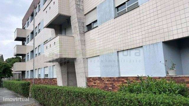 Apartamento T3 Com Varanda Garagem Individual Box P 2 Carros