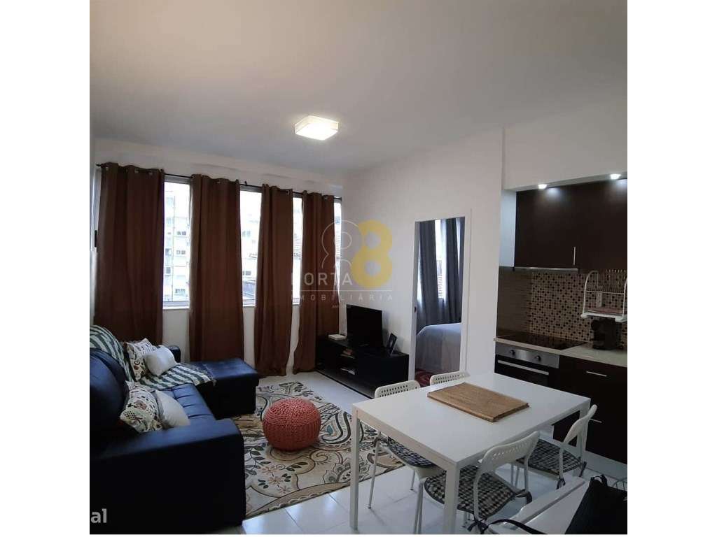 Apartamento T0 (transformado em T1) na Baixa do Porto - Grande imagem: 4/20