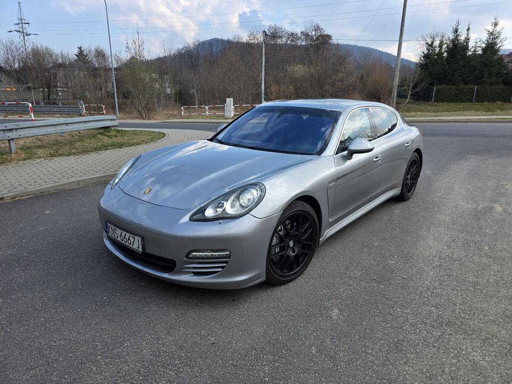 Porsche Panamera 4S 2010