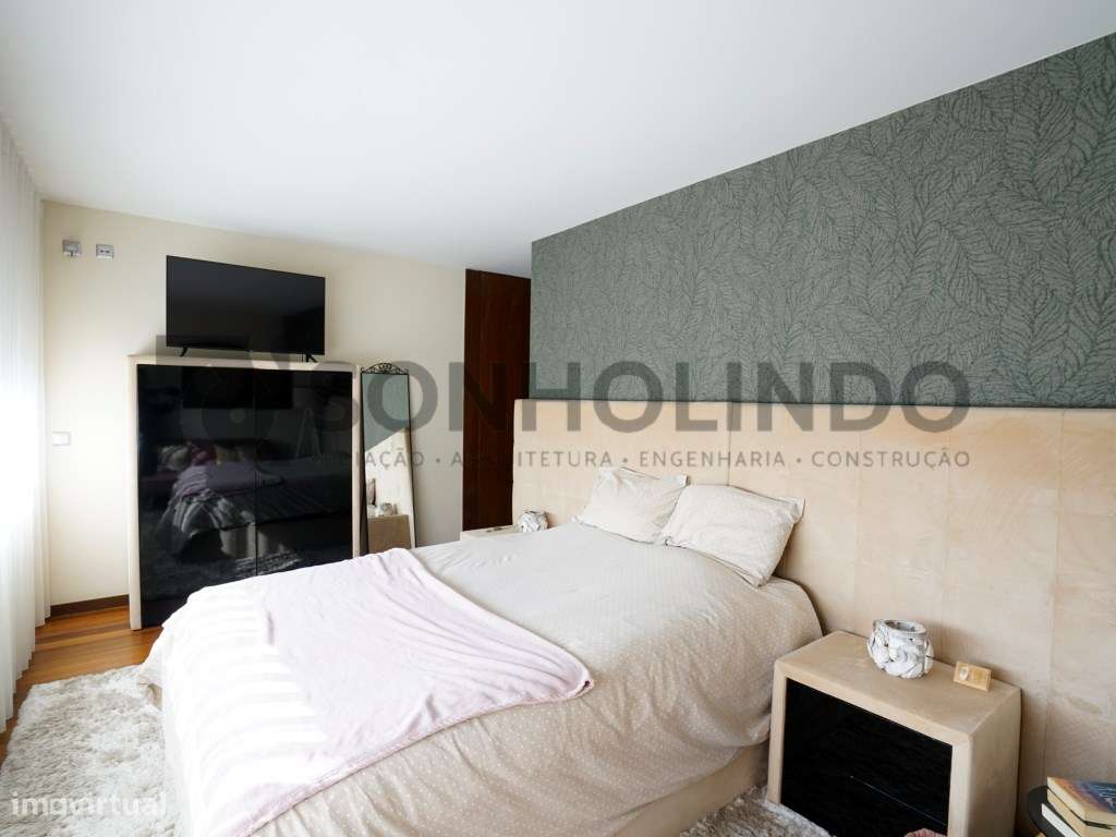 Moradia T4 com piscina de 3 frentes com excelentes áreas, tanto a n...-10