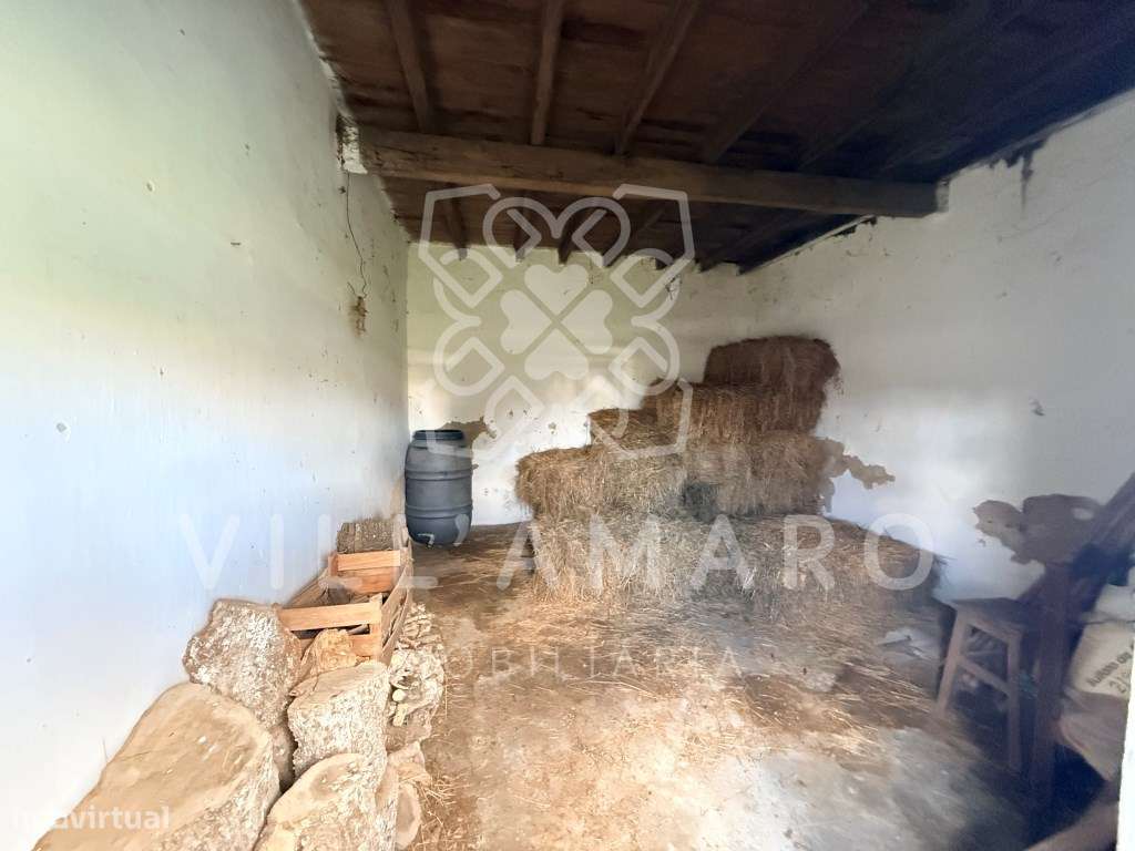 Casa térrea por recuperar com cerca de 168m2 e logradouro com 2500m2.-11