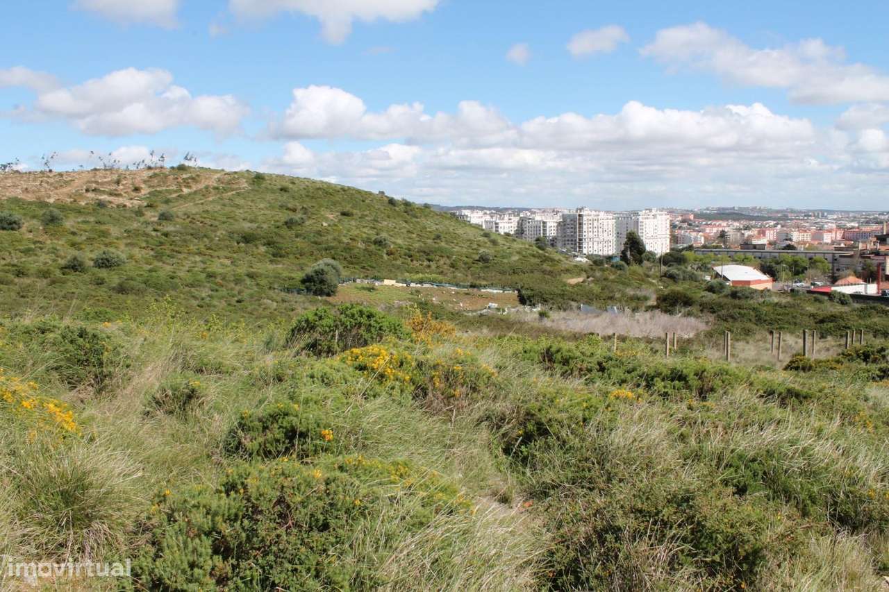 Terreno Urbano com 5.750m² em Mem Martins - Grande imagem: 4/7