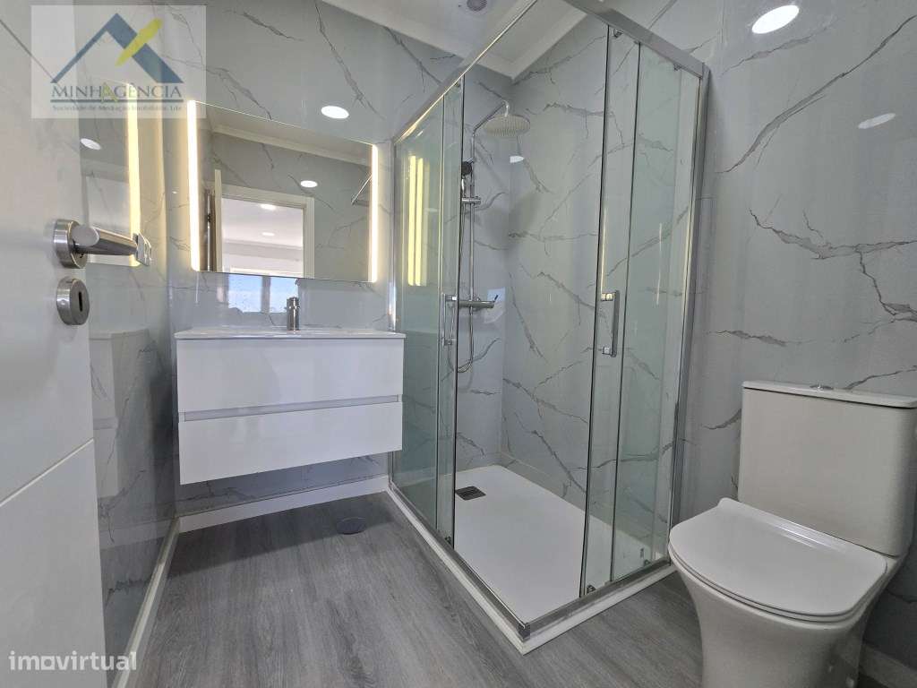 Apartamento T2 remodelado com arrecadação em Setúbal-15