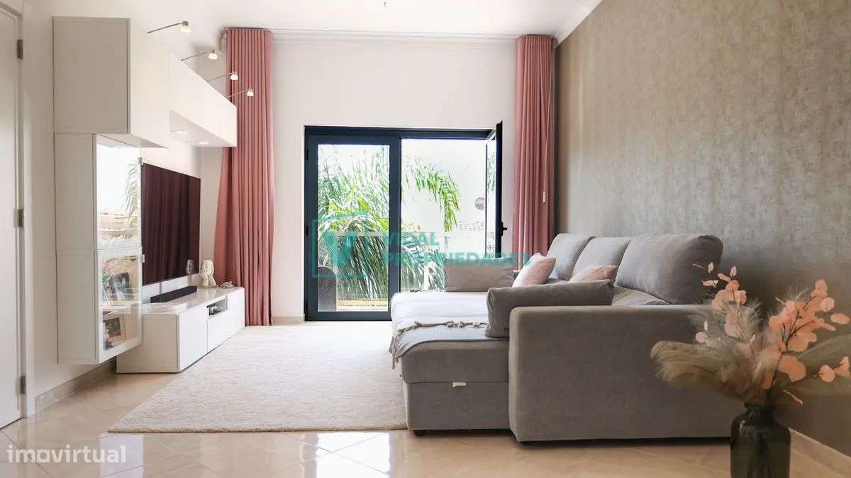 Apartamento T2 com garagem em box e piscina-13