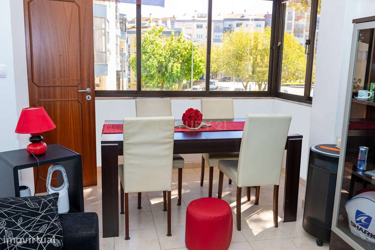 Apartamento T2 mobilado em Amora, Seixal - Oportunidade Única!-22