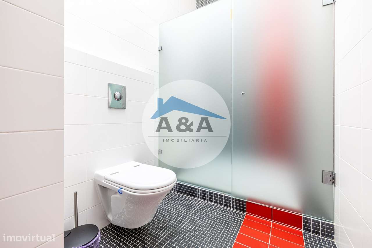 Exclusiva Propriedade de Luxo com Áreas Generosas e Próxima das Praias-32