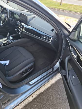 BMW Seria 5 520d Touring Aut. Sport Line - 10