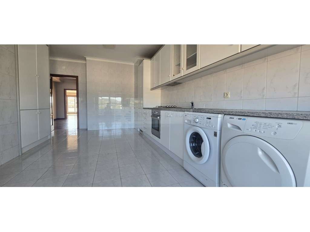 Excelente apartamento T5 Duplex-8