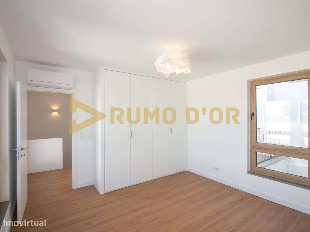 Moradia T3 em Freixial do Meio-16