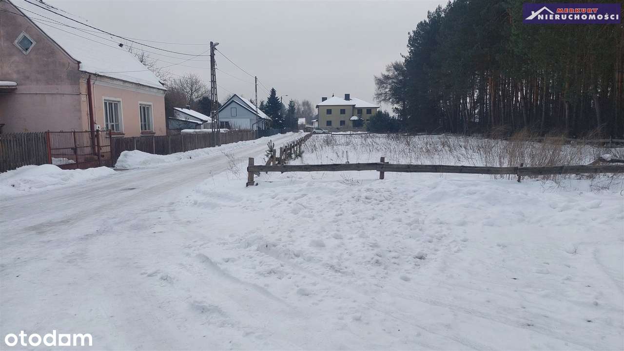 Przy bocznej od ul. Bałtowskiej przy ul. Zapłocie-3
