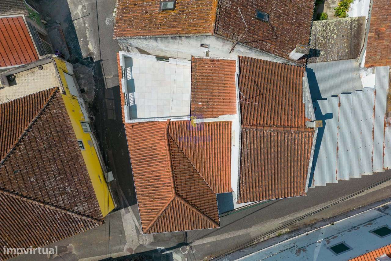 Moradia com Glamour! T4 com Garagem e Terraço no Centro de Vidais-9