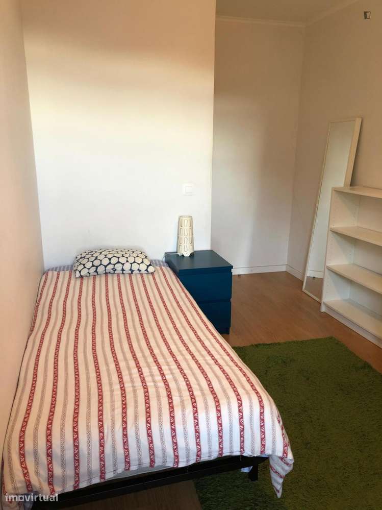 Quarto - localizado em São Sebastião Lisbon - Grande imagem: 2/10